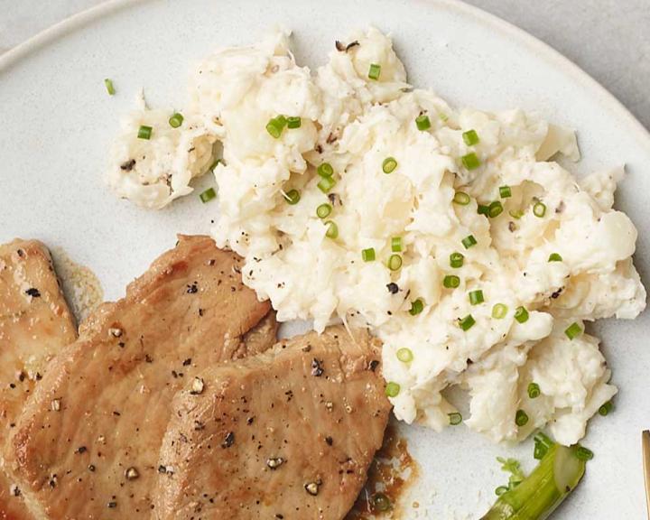 Low-Carb Cauliflower Mashed “Potatoes”
